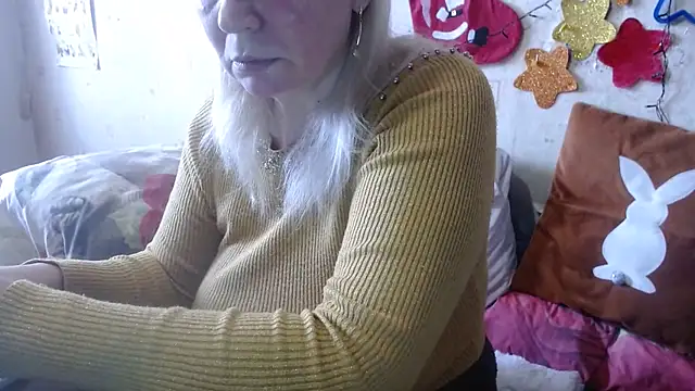 Snapshot of QueenLana chatting on 01-15-25, 10:27 QueenLana online show from 01-15-25, 10:27