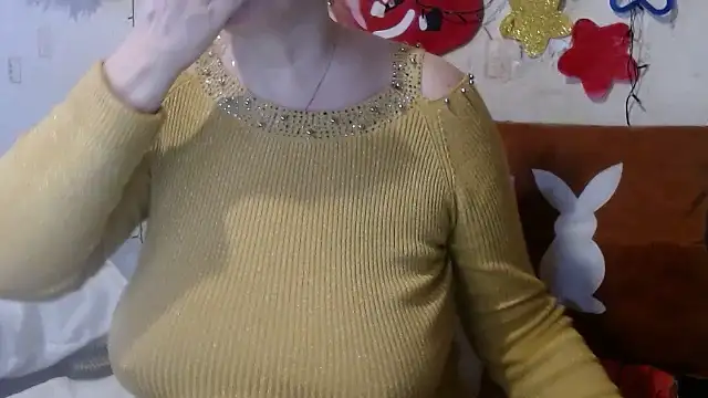 Snapshot of QueenLana chatting on 01-22-25, 01:21 QueenLana online show from 01-22-25, 01:21