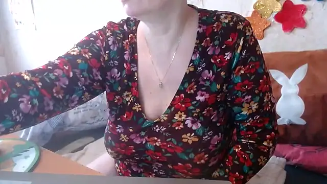 Snapshot of QueenLana chatting on 02-06-25, 10:15 QueenLana online show from 02-06-25, 10:15