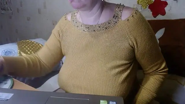 Snapshot of QueenLana chatting on 02-12-25, 03:38 QueenLana online show from 02-12-25, 03:38