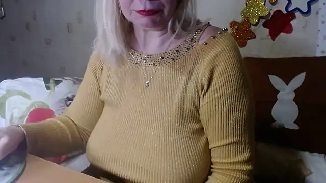 Snapshot of QueenLana chatting on 02-28-25, 05:37 QueenLana online show from 02-28-25, 05:37
