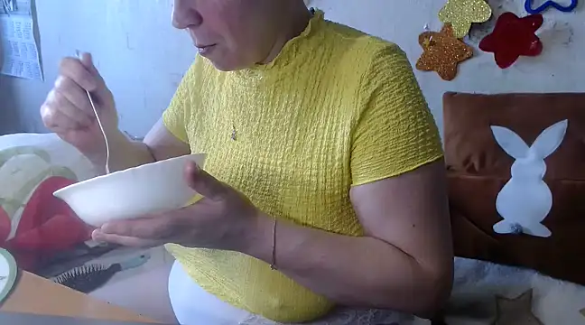 Snapshot of QueenLana chatting on 03-06-25, 02:18 QueenLana online show from 03-06-25, 02:18
