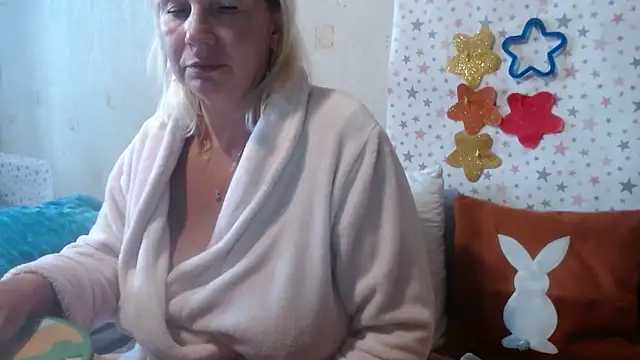 Snapshot of QueenLana chatting on 09-08-25, 02:38 QueenLana online show from 09-08-25, 02:38