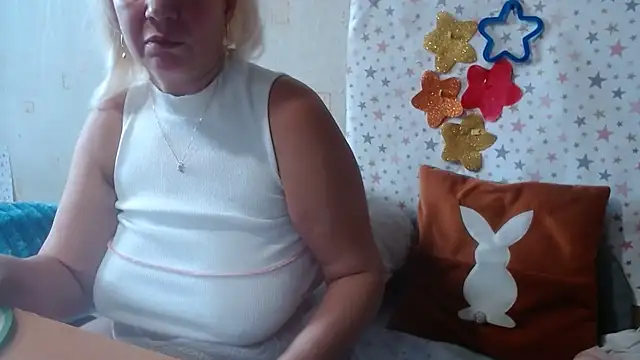 QueenLana online show from 10-17-25, 07:11