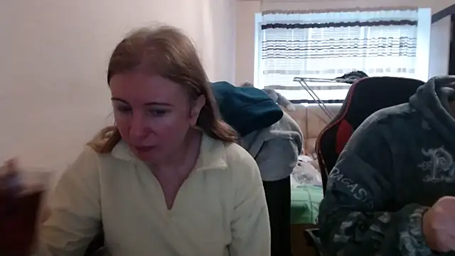 PeterAndJen online show from 11-08-25, 07:52