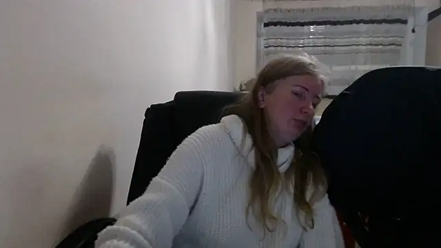 Snapshot of PeterAndJen chatting on 03-07-26, 06:27 PeterAndJen online show from 03-07-26, 06:27