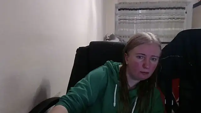 Snapshot of PeterAndJen chatting on 03-25-26, 07:20 PeterAndJen online show from 03-25-26, 07:20