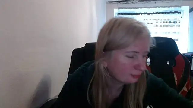 PeterAndJen online show from 05-03-26, 05:35