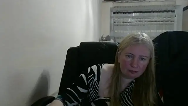PeterAndJen online show from 05-10-26, 05:51