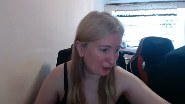 PeterAndJen online show from 06-16-26, 05:32