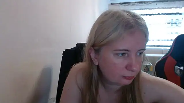 PeterAndJen online show from 06-25-26, 05:12