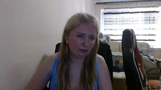 Snapshot of PeterAndJen chatting on 06-26-26, 05:39 PeterAndJen online show from 06-26-26, 05:39