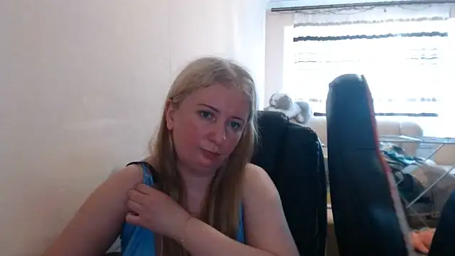Snapshot of PeterAndJen chatting on 06-27-26, 12:22 PeterAndJen online show from 06-27-26, 12:22
