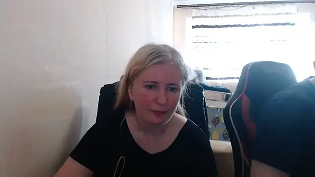 Snapshot of PeterAndJen chatting on 06-28-26, 04:57 PeterAndJen online show from 06-28-26, 04:57