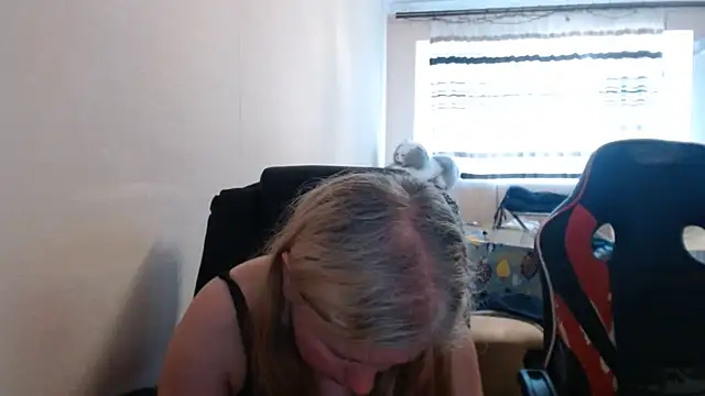 Snapshot of PeterAndJen chatting on 06-29-26, 10:15 PeterAndJen online show from 06-29-26, 10:15