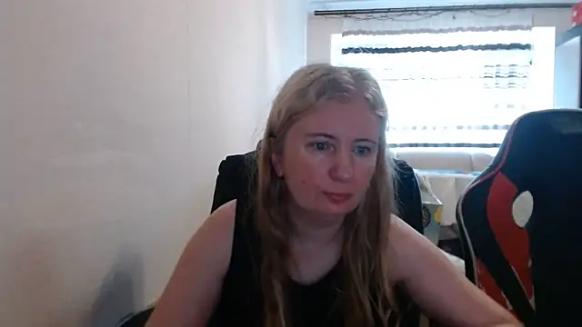 Snapshot of PeterAndJen chatting on 07-02-26, 05:13 PeterAndJen online show from 07-02-26, 05:13