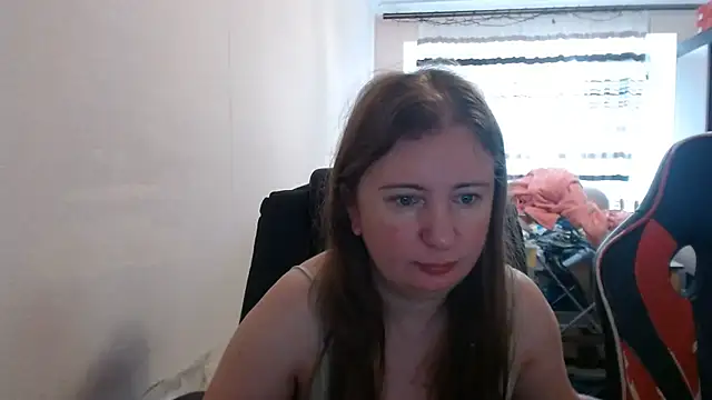 Snapshot of PeterAndJen chatting on 07-14-26, 05:12 PeterAndJen online show from 07-14-26, 05:12