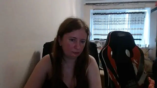 Snapshot of PeterAndJen chatting on 07-19-26, 06:44 PeterAndJen online show from 07-19-26, 06:44