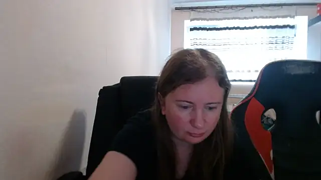 Snapshot of PeterAndJen chatting on 07-28-26, 06:31 PeterAndJen online show from 07-28-26, 06:31