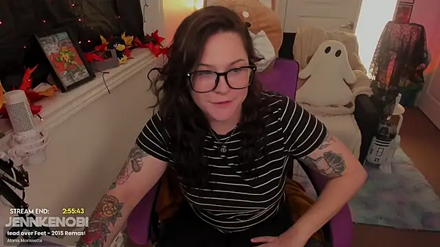 Snapshot of JennKenobi chatting on 10-07-25, 04:26 JennKenobi online show from 10-07-25, 04:26