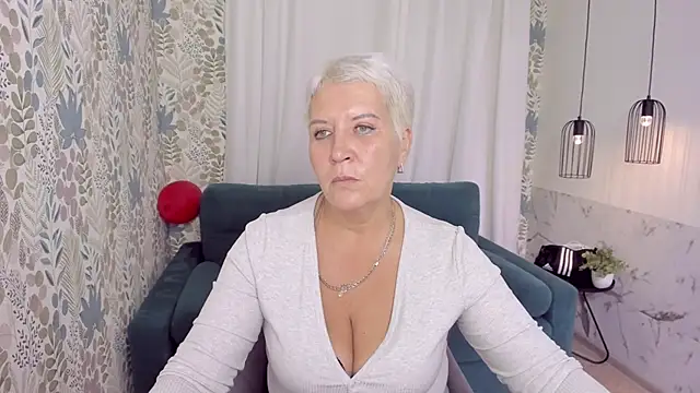 Snapshot of KathySunn chatting on 10-08-25, 07:06 KathySunn online show from 10-08-25, 07:06