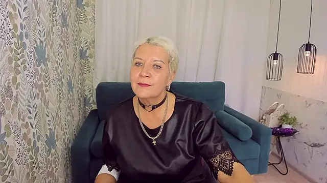 Snapshot of KathySunn chatting on 10-24-25, 10:11 KathySunn online show from 10-24-25, 10:11