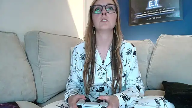 Snapshot of short_sweetpea chatting on 09-28-25, 09:09 short sweetpea online show from 09-28-25, 09:09