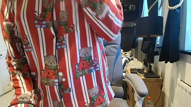 Snapshot of short_sweetpea chatting on 10-22-25, 06:57 short sweetpea online show from 10-22-25, 06:57