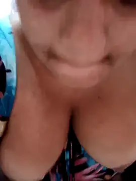 Snapshot of Hilarybunnyy chatting on 01-19-25, 04:25 Hilarybunnyy online show from 01-19-25, 04:25