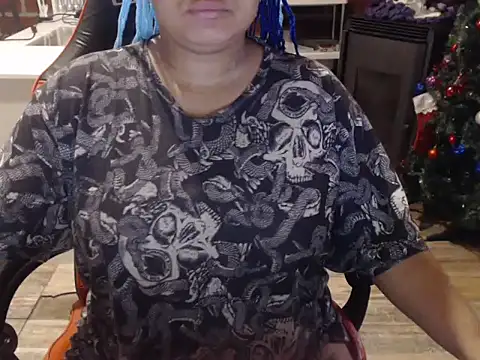 Snapshot of Hilarybunnyy chatting on 11-15-25, 11:18 Hilarybunnyy online show from 11-15-25, 11:18