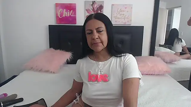 katiehotx online show from 09-28-25, 01:49