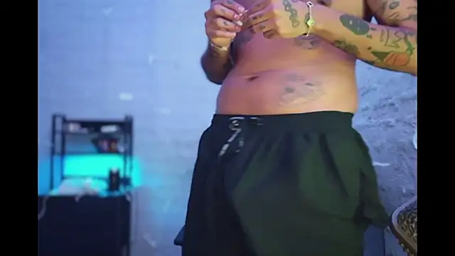 Snapshot of DanielsCock420 chatting on 04-06-26, 03:15 DanielsCock420 online show from 04-06-26, 03:15