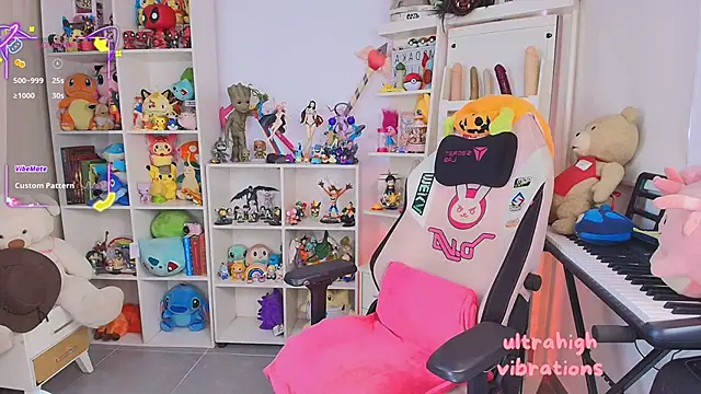 Snapshot of meda_kawaii_ chatting on 10-31-25, 04:52 meda kawaii online show from 10-31-25, 04:52