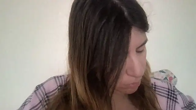 Snapshot of HYPHYtype chatting on 01-04-25, 09:52 HYPHYtype online show from 01-04-25, 09:52