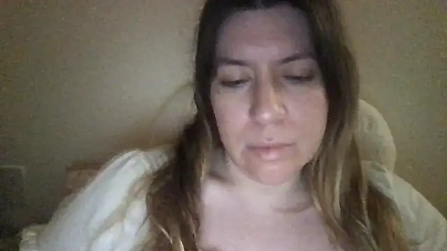 Snapshot of HYPHYtype chatting on 01-29-25, 12:24 HYPHYtype online show from 01-29-25, 12:24