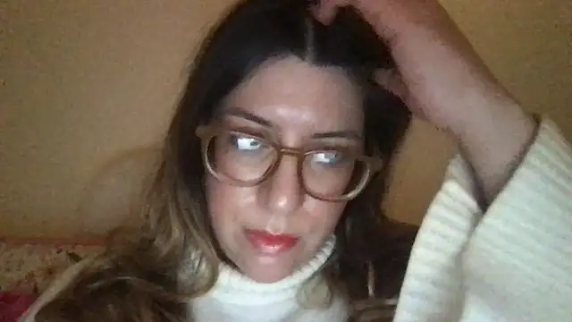 Snapshot of HYPHYtype chatting on 02-13-25, 01:29 HYPHYtype online show from 02-13-25, 01:29