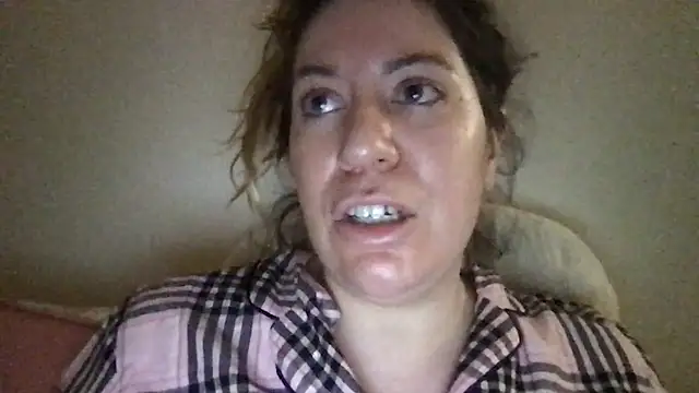 Snapshot of HYPHYtype chatting on 03-11-25, 09:34 HYPHYtype online show from 03-11-25, 09:34