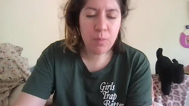 Snapshot of HYPHYtype chatting on 09-14-25, 05:12 HYPHYtype online show from 09-14-25, 05:12