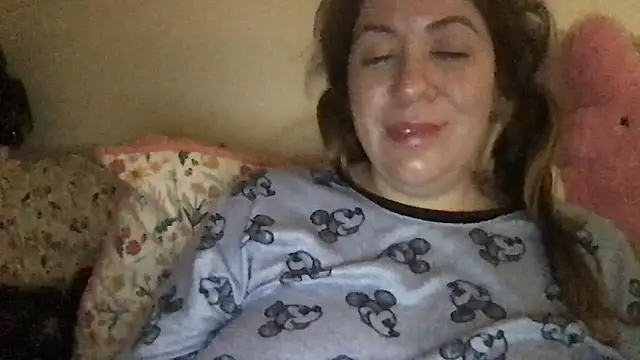 Snapshot of HYPHYtype chatting on 09-28-25, 08:42 HYPHYtype online show from 09-28-25, 08:42