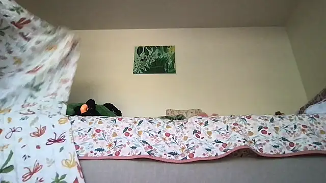 Snapshot of HYPHYtype chatting on 10-10-25, 07:13 HYPHYtype online show from 10-10-25, 07:13