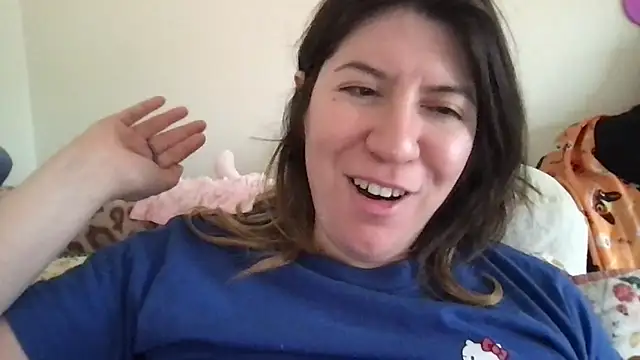 Snapshot of HYPHYtype chatting on 10-15-25, 07:47 HYPHYtype online show from 10-15-25, 07:47