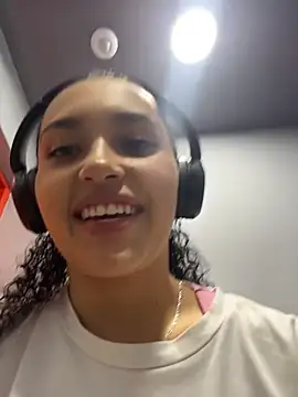 Lucy Marin online show from 05-21-26, 04:25