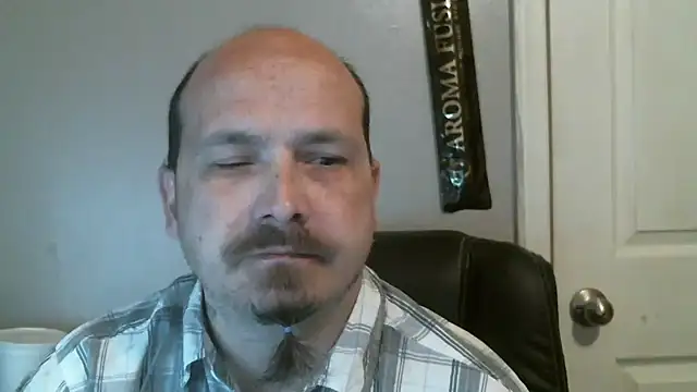 Snapshot of kong_smurfette chatting on 01-27-25, 03:28 kong smurfette online show from 01-27-25, 03:28