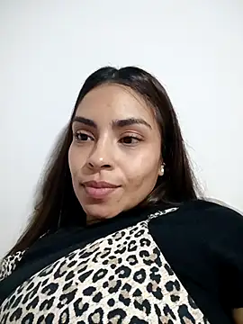 Snapshot of Ivanna2 chatting on 12-14-25, 01:33 Ivanna2 online show from 12-14-25, 01:33