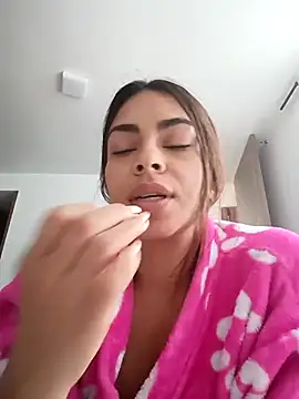 Snapshot of Ivanna2 chatting on 12-22-25, 03:53 Ivanna2 online show from 12-22-25, 03:53