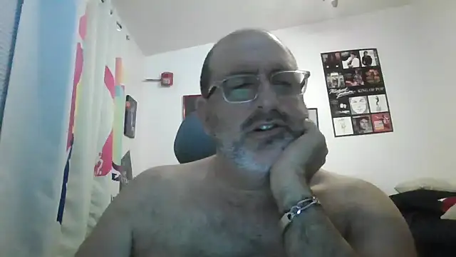 Snapshot of PaulBear777 chatting on 10-06-25, 04:54 PaulBear777 online show from 10-06-25, 04:54