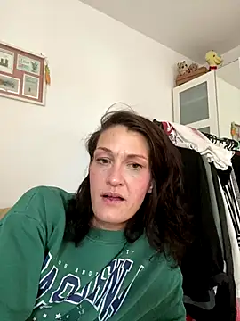 Snapshot of CherrysWetCam chatting on 12-21-25, 01:18 CherrysWetCam online show from 12-21-25, 01:18