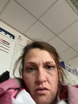 Snapshot of CherrysWetCam chatting on 12-23-25, 10:57 CherrysWetCam online show from 12-23-25, 10:57