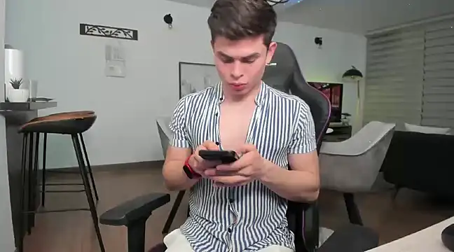 Snapshot of alejooo_twink chatting on 03-01-25, 06:35 alejooo twink online show from 03-01-25, 06:35