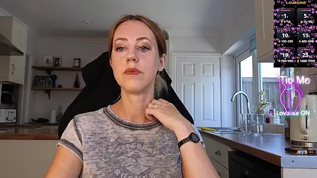 stripmequick online show from 06-25-26, 09:14